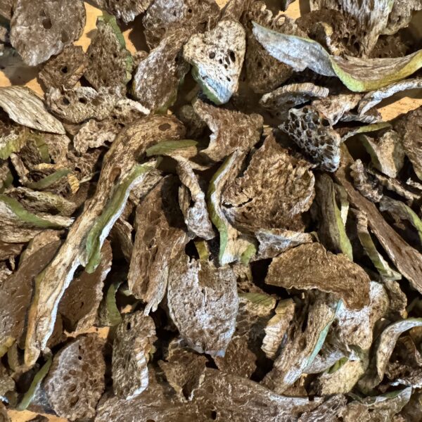 奄美大島産のマコモから作られた黒穂菌。お肌を健やかに保ち、キメを調えてくれます。